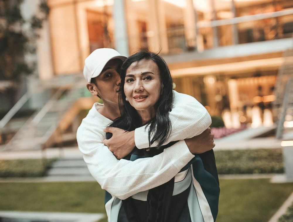 potret terbaru model yang jadi pesinetron top kini awet muda di usia 66 © berbagai sumber potret terbaru model yang jadi pesinetron top kini awet muda di usia 66 © berbagai sumber