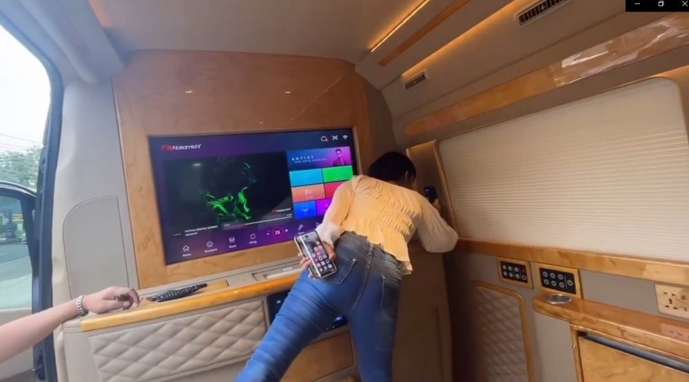 interior mobil Dewi Perssik © Instagram