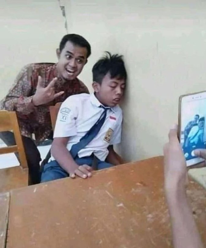 Guru dan murid kocaknya kompak Berbagai sumber