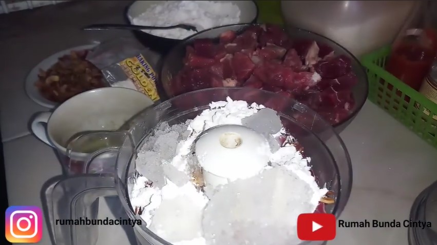 Cara mengolah adonan tahu bakso supaya gurih dan antialot meskipun sudah dingin