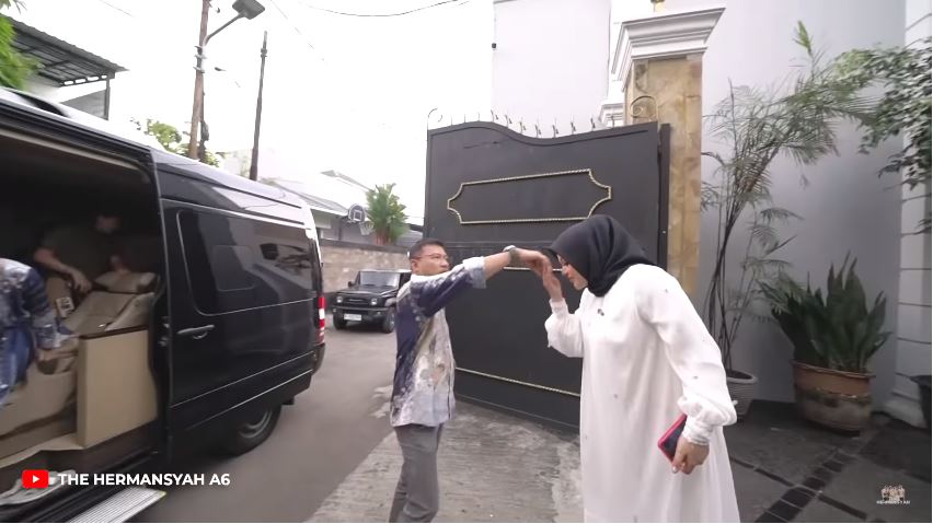 9 Momen Anang rayakan Idul Adha bareng keluarga Raul Lemos, pertama kalinya ke rumah Krisdayanti
