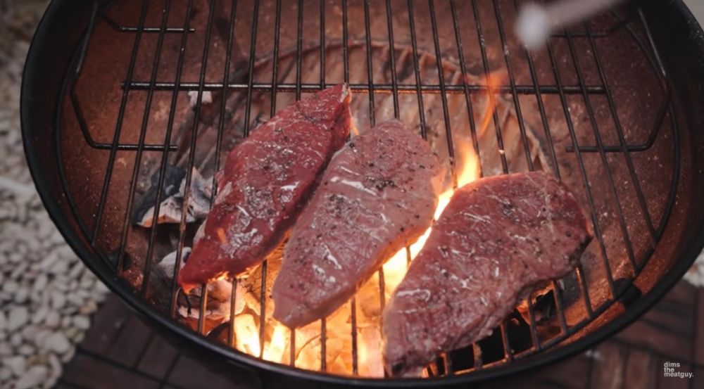 Trik bikin steak daging sapi agar teksturnya empuk dan lembut, cukup pakai 3 bahan sederhana