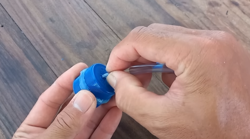 Cara unik bikin pompa air galon dari kemasan botol bekas, kreatif dan mudah ditiru