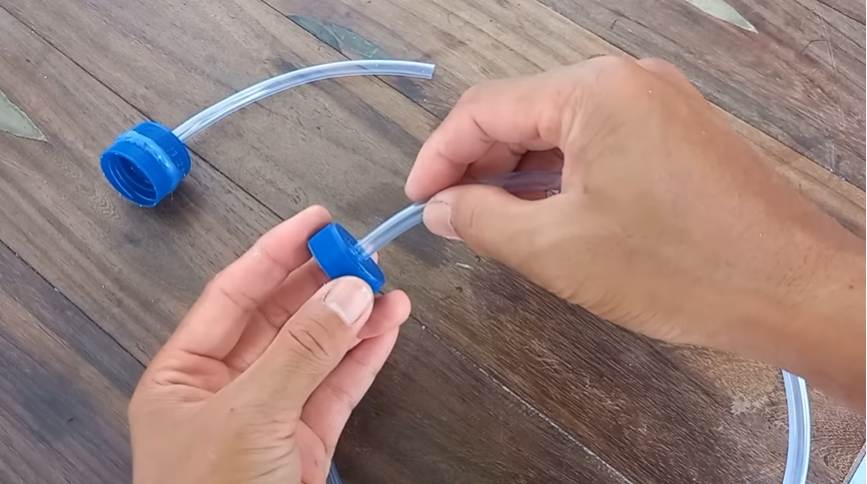 Cara unik bikin pompa air galon dari kemasan botol bekas, kreatif dan mudah ditiru