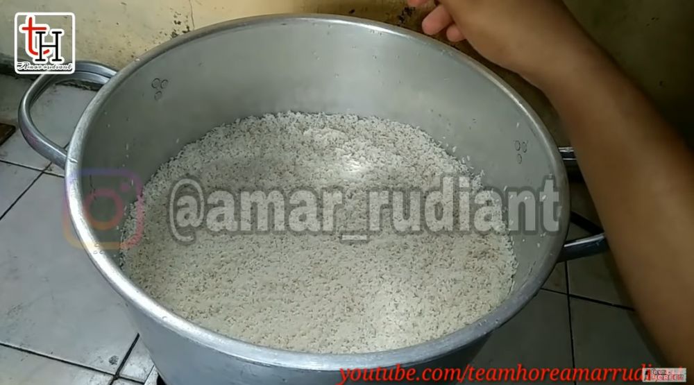 Pakai 1 bahan dapur, ini trik menanak nasi supaya tidak cepat basi