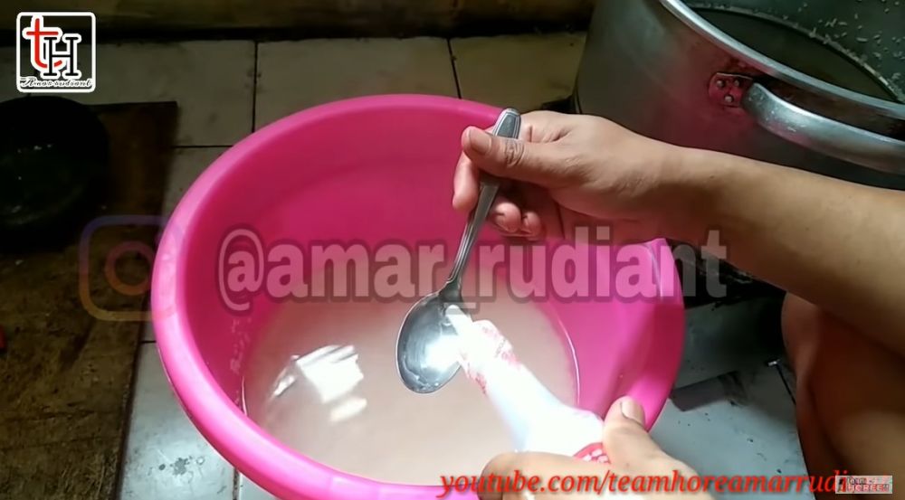 Pakai 1 bahan dapur, ini trik menanak nasi supaya tidak cepat basi