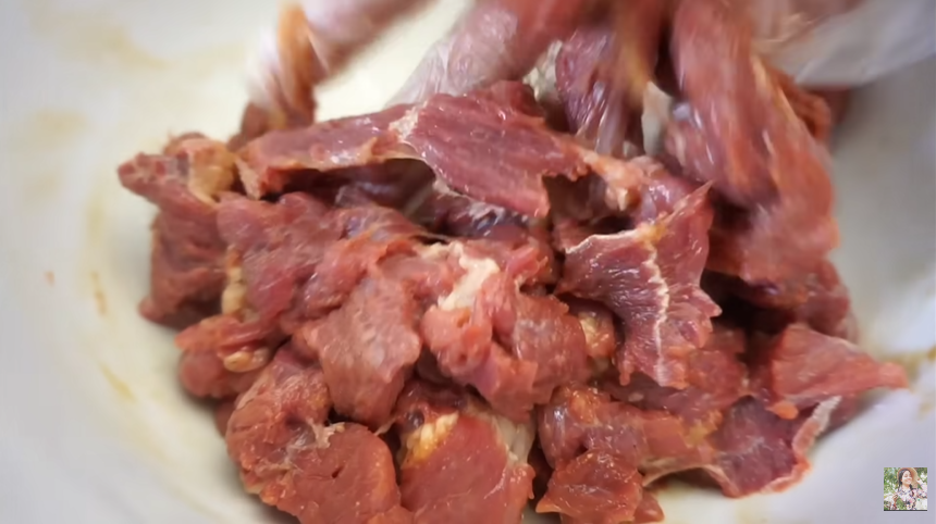Tanpa nanas atau daun pepaya, ini cara marinasi daging pakai 3 bumbu dapur agar lebih cepat empuk