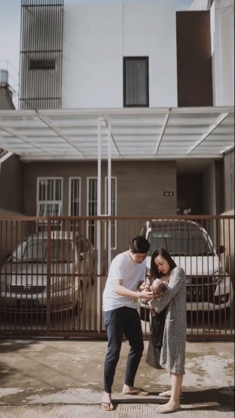 renovasi rumah bareng mantan pacar © TikTok/@natasha.surya renovasi rumah bareng mantan pacar © TikTok/@natasha.surya