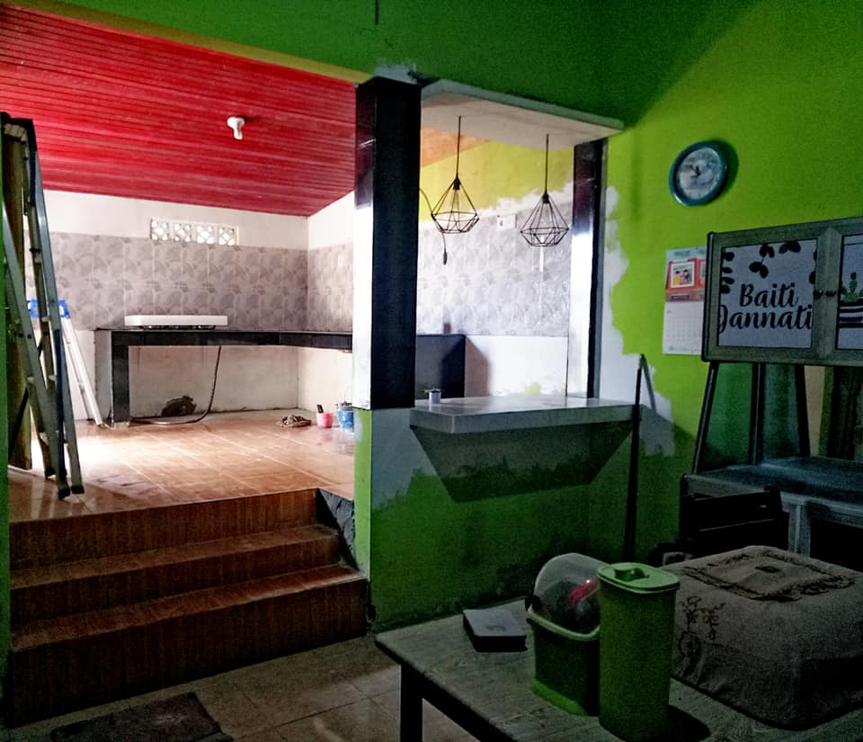 dapur sempit direnovasi jadi semi tingkat © Facebook/Lia Aulia dapur sempit direnovasi jadi semi tingkat © Facebook/Lia Aulia