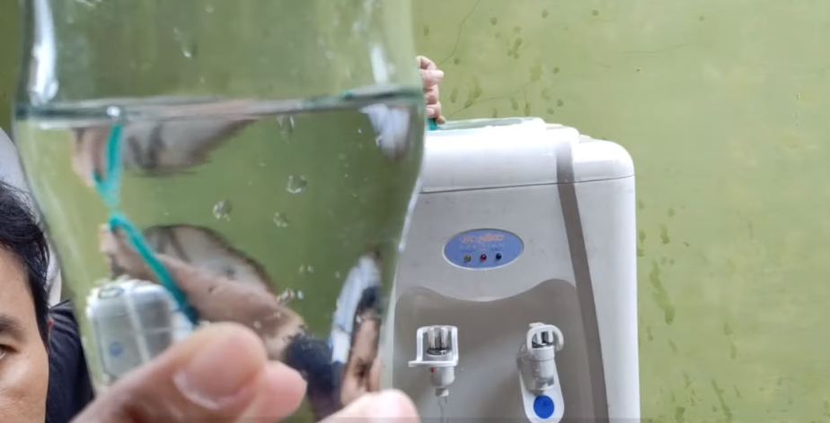 Tanpa perlu dibongkar, ini cara praktis bersihkan dispenser air cuma pakai 1 bahan