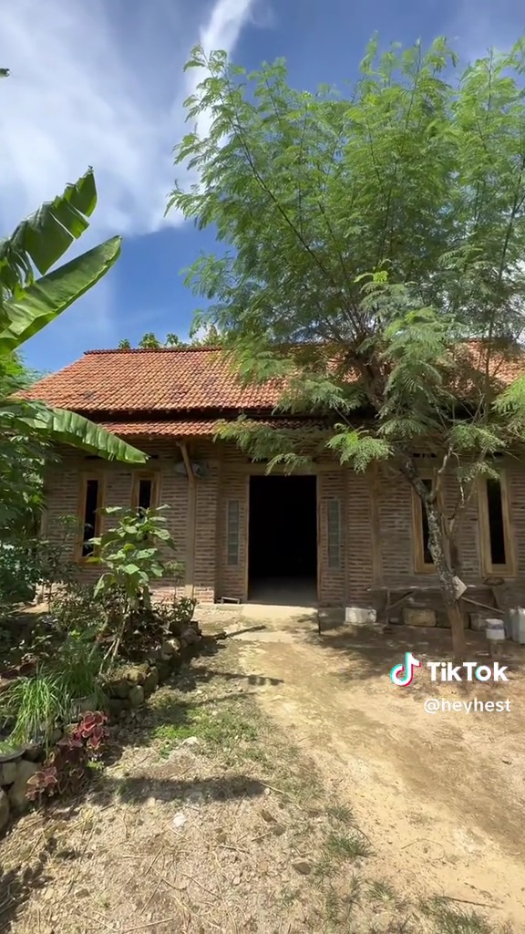 hesti Tiktoker rumah sulit © TikTok