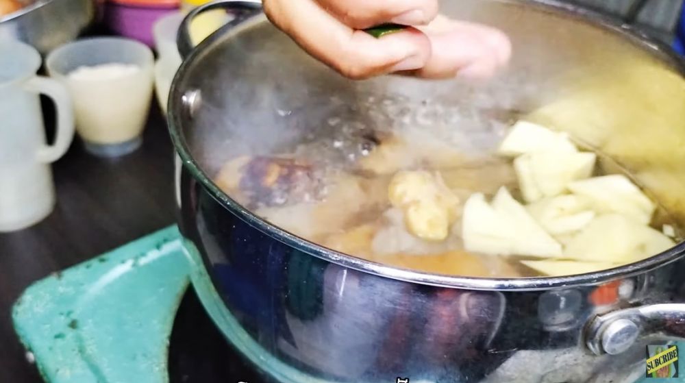 Cara merebus kikil tanpa presto ini bikin cepat empuk dalam 12 menit, praktis pakai 1 jenis buah