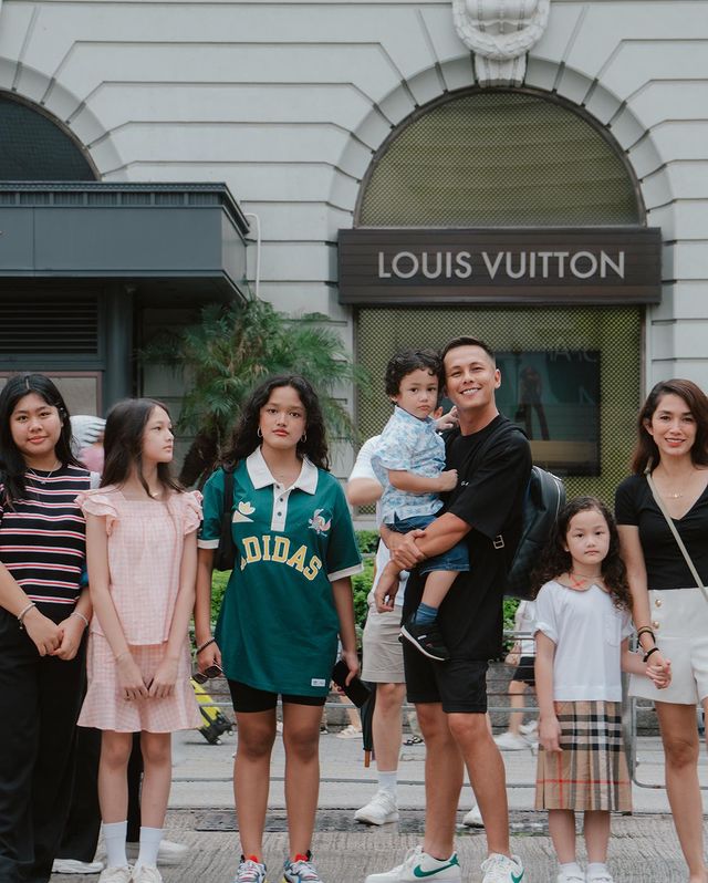 keluarga ussy ke hongkong © 2023 brilio.net