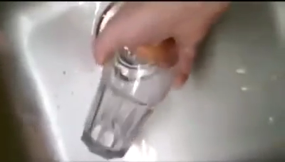 Trik mudah mengupas telur rebus agar hasilnya utuh dan mulus cuma pakai 1 bahan