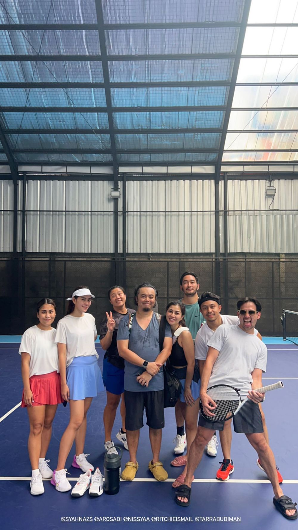 Syahnaz asyik main tenis © berbagai sumber Syahnaz asyik main tenis © berbagai sumber