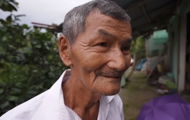 Kakek tua tidak tidur enam puluh tahun Berbagai sumber Kakek tua tidak tidur enam puluh tahun Berbagai sumber