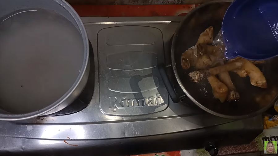 Tanpa presto, ini cara mudah merebus kaki kambing agar hasilnya empuk dan nggak bau prengus