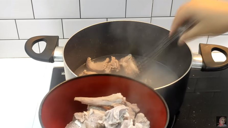 Hanya 20 menit, ini trik merebus daging kambing agar empuk, antiprengus, dan hemat gas tanpa presto