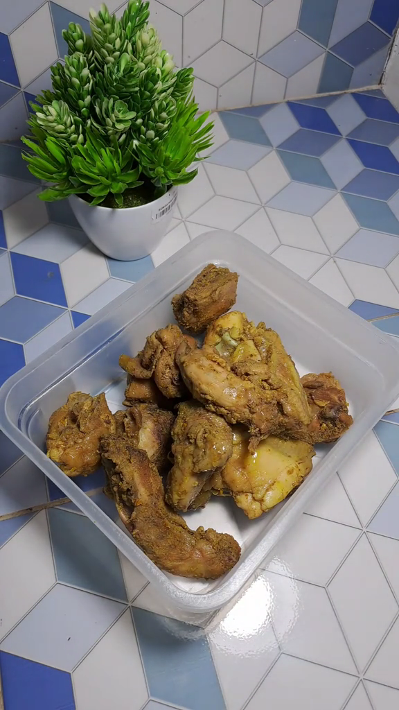 Tanpa bahan apa pun, ini trik simpan ayam ungkep agar tidak berair, bau, dan tahan berminggu-minggu