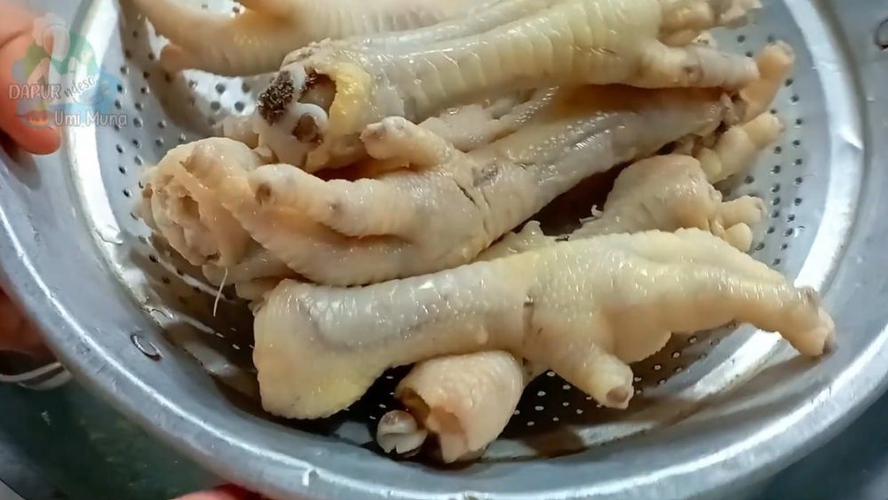 Cuma 10 menit, begini cara merebus ceker agar cepat empuk tanpa presto