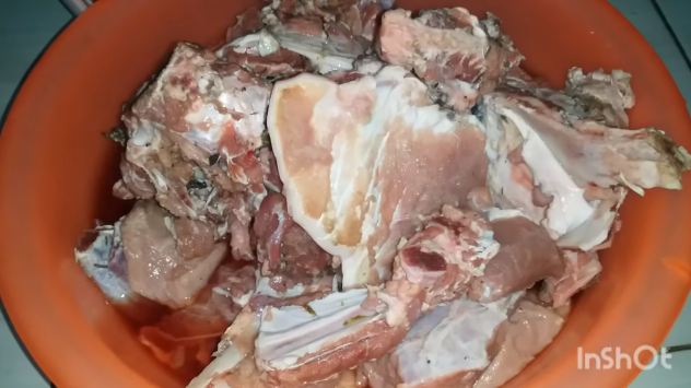 Jangan langsung dimasukkan, ini trik menyimpan daging dalam freezer agar bebas bau dan tahan lama