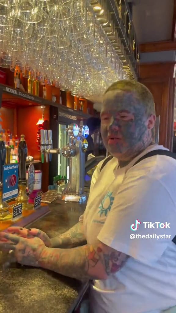 Ibu beranak dua punya 800 tato © TikTok