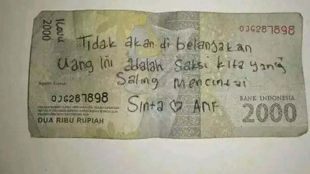 Potret kocak tulisan di uang Berbagai sumber