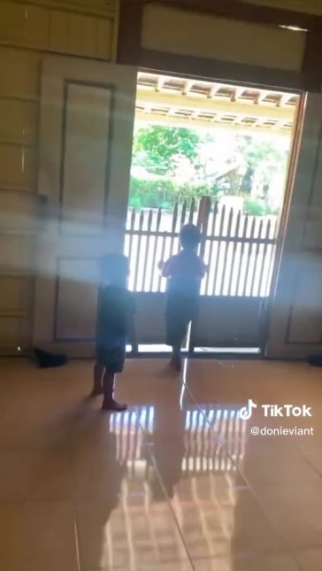 rumah limasan tengah desa © TikTok