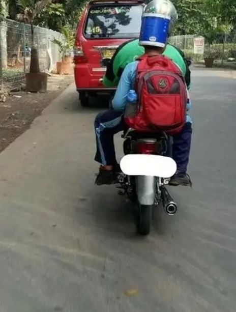 Penampakan lucu ojek online jemput bocah kecil Berbagai sumber