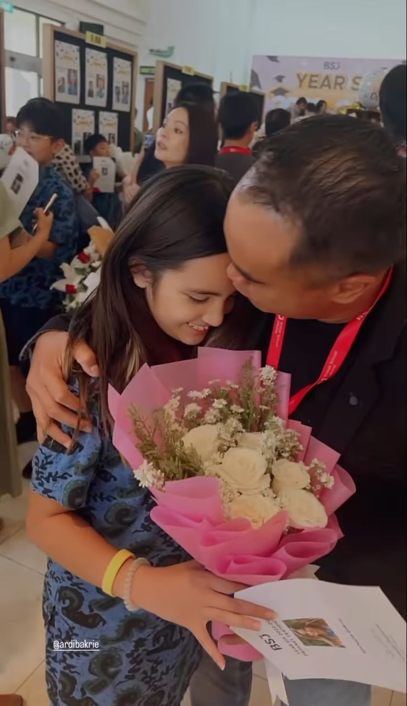 kelulusan anak nia ramdhani © instagram