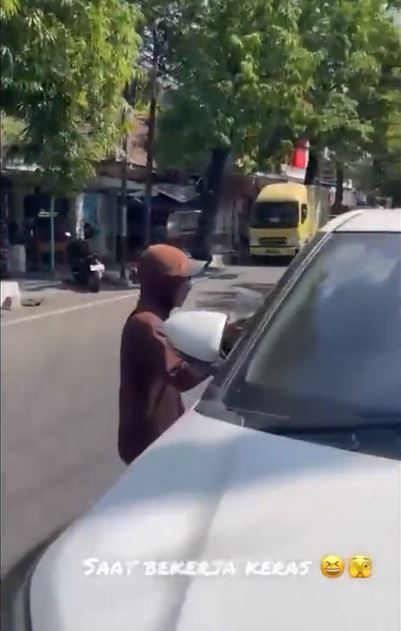 pengemis pesta karaoke Instagram