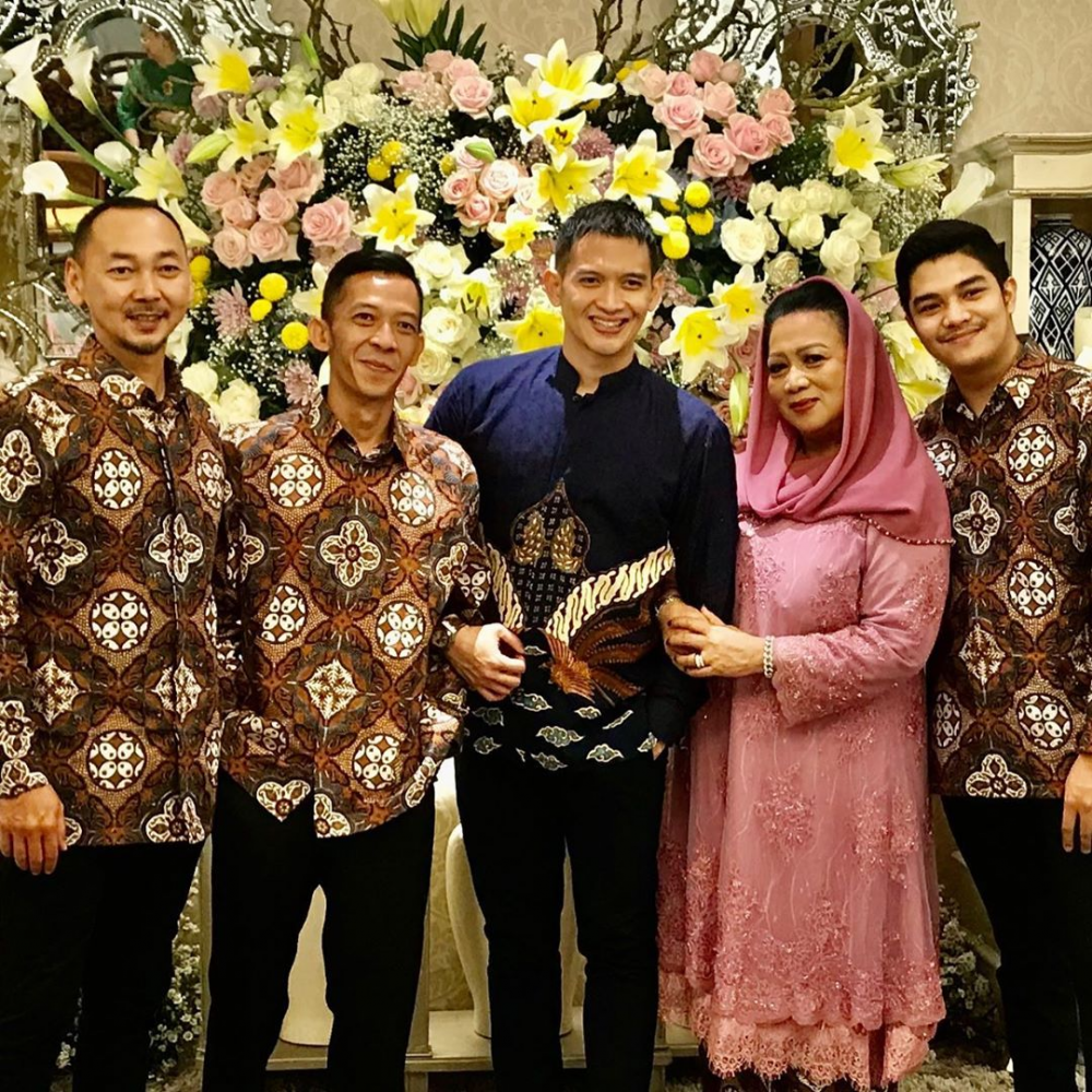 kedekatan Rezky Aditya dan mertua © Instagram