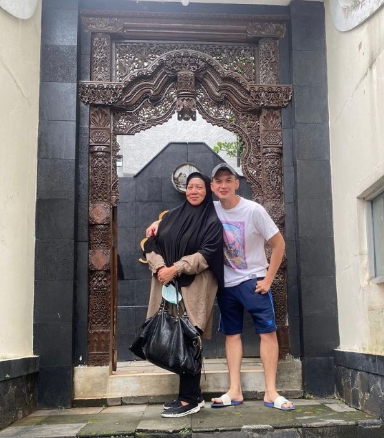 kedekatan Rezky Aditya dan mertua © Instagram