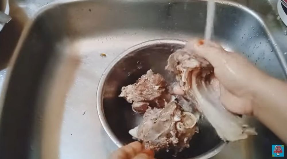 Tak perlu presto atau bahan tambahan, begini cara merebus daging agar empuk dalam 10 menit