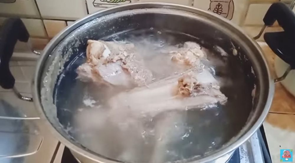 Tak perlu presto atau bahan tambahan, begini cara merebus daging agar empuk dalam 10 menit