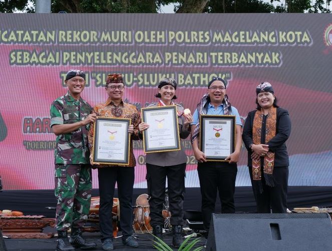 Momen polwan cantik pecahkan rekor MURI Berbagai sumber