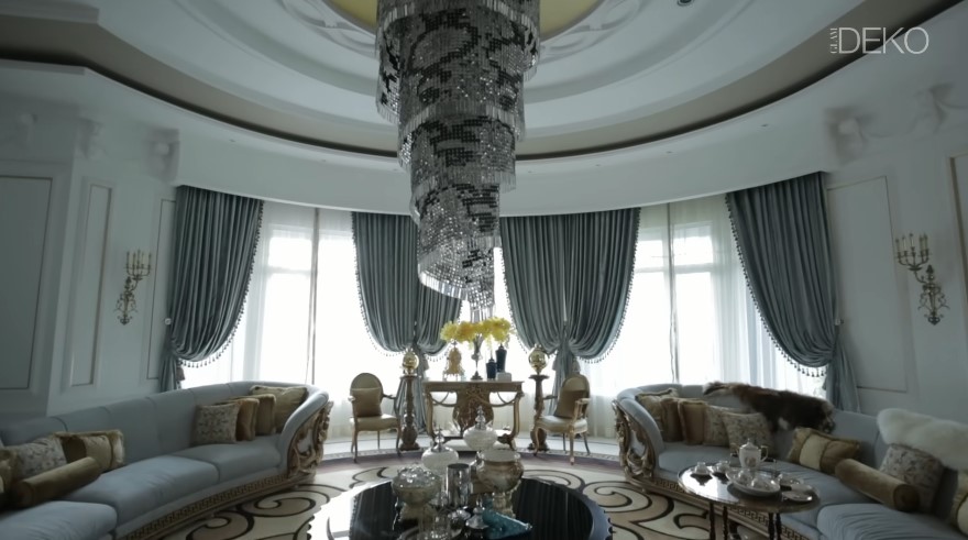 Rumah mewah Dato Aliff © YouTube