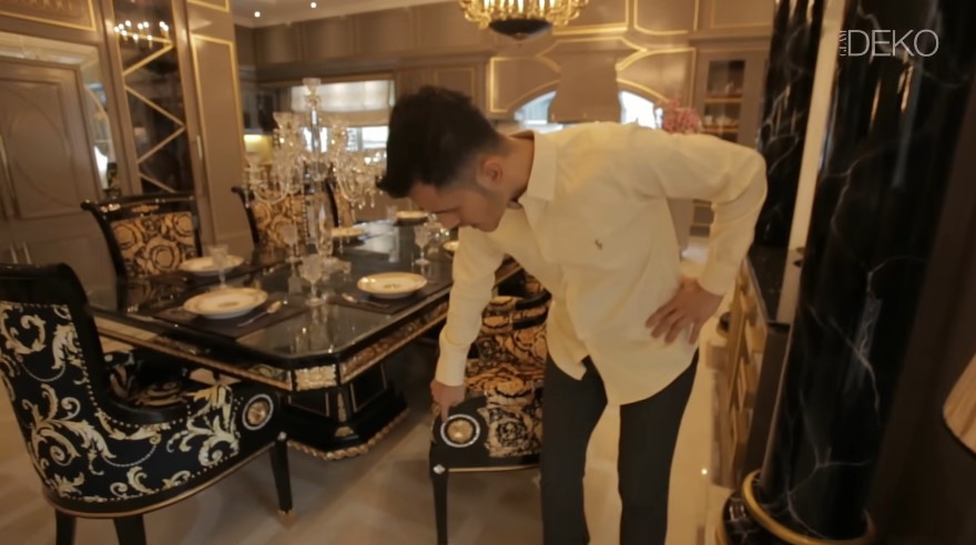 Rumah mewah Dato Aliff © YouTube