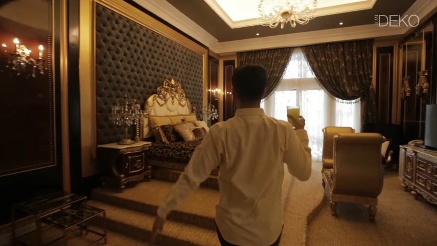 Rumah mewah Dato Aliff © YouTube