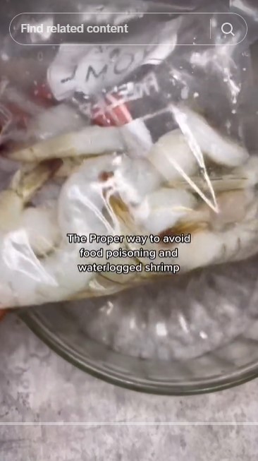 Cara simpel mencairkan udang beku agar tekstur tak berubah dan terhindar dari bakteri