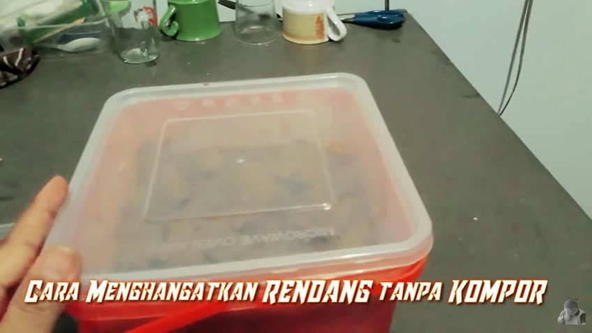 Cocok untuk anak kos, begini trik simpel menghangatkan rendang tanpa kompor atau microwave
