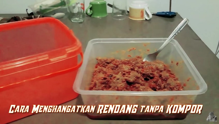 Cocok untuk anak kos, begini trik simpel menghangatkan rendang tanpa kompor atau microwave