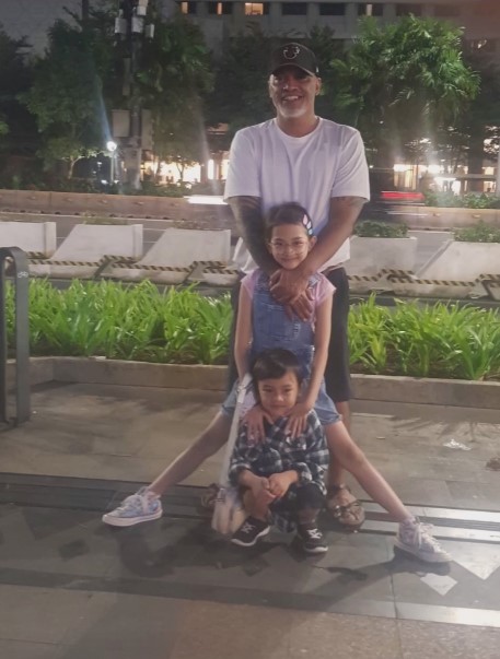 kedekatan suami wenny ariani dan kekey © Instagram/@wenny_kekey_real