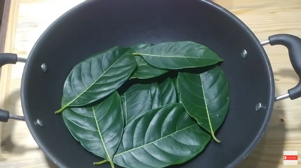 Tanpa presto, ini cara ampuh mengempukkan ayam kampung pakai 1 jenis daun