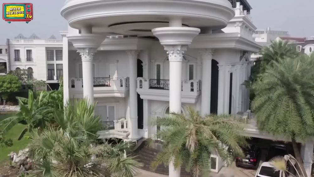 rumah putri ariani mirip kastil © YouTube/MAIA ALELDUL TV