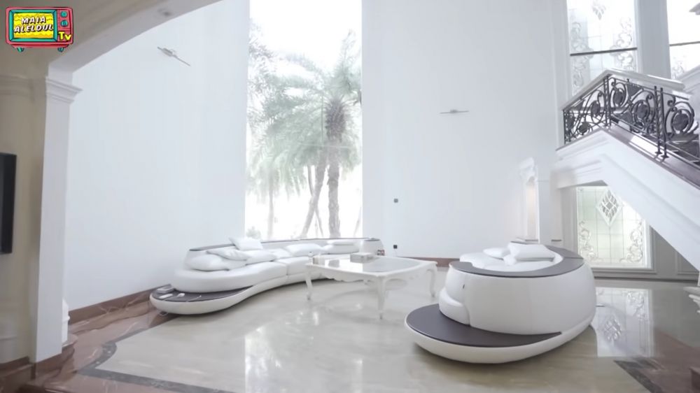 rumah putri ariani mirip kastil © YouTube/MAIA ALELDUL TV