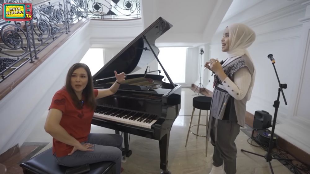 rumah putri ariani mirip kastil © YouTube/MAIA ALELDUL TV