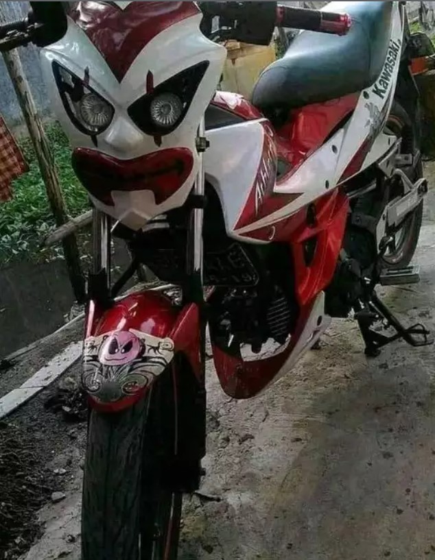 Potret motor nyeleneh bikin orang pada nengok Berbagai sumber Potret motor nyeleneh bikin orang pada nengok Berbagai sumber