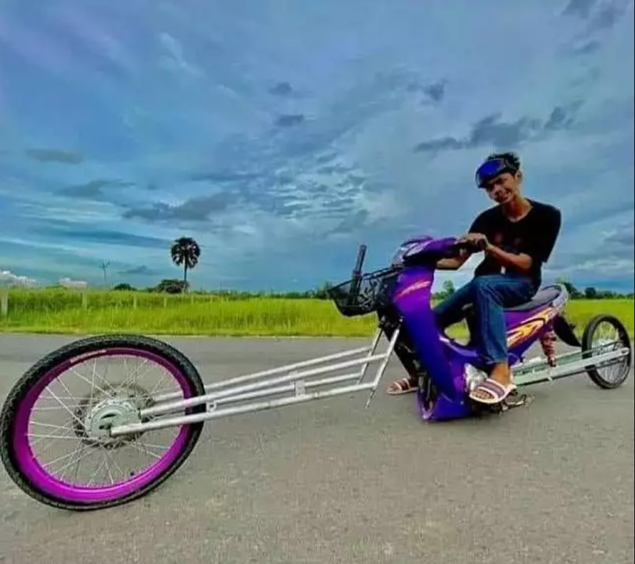 Potret motor nyeleneh bikin orang pada nengok Berbagai sumber Potret motor nyeleneh bikin orang pada nengok Berbagai sumber