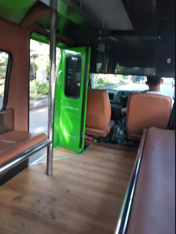 17 Potret kocak interior angkutan umum Berbagai sumber 17 Potret kocak interior angkutan umum Berbagai sumber